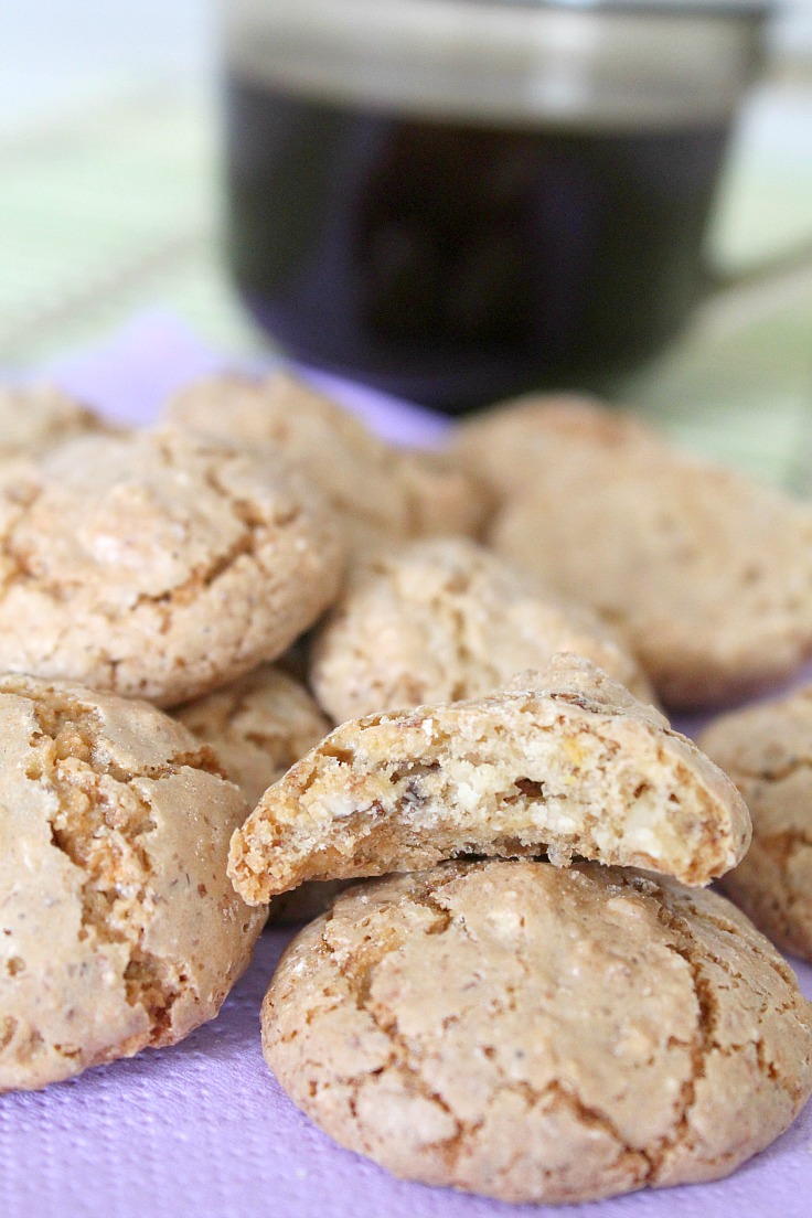 Easy Almond Macaroons  TheBestDessertRecipes.com Easy Almond Macaroons  TheBestDessertRecipes.com