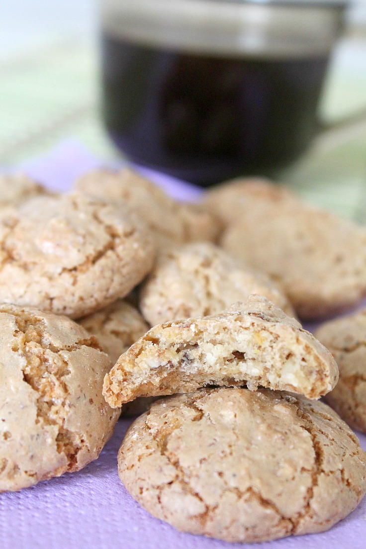 Easy Almond Macaroons  TheBestDessertRecipes.com