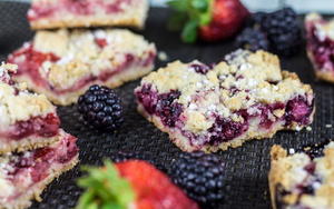 Totally Delicious Berry Crumble