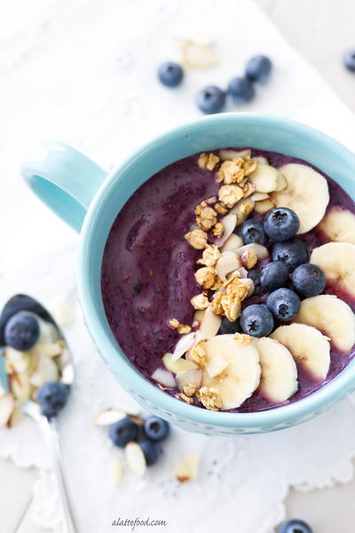 Mixed Berry Smoothie Bowl | FaveSouthernRecipes.com