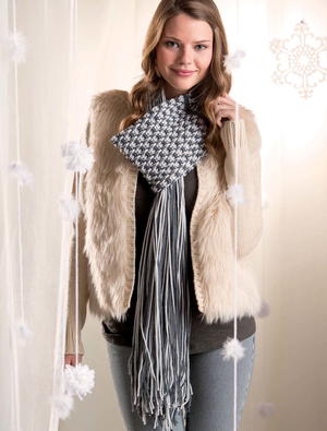 Keyhole Fringed Scarf