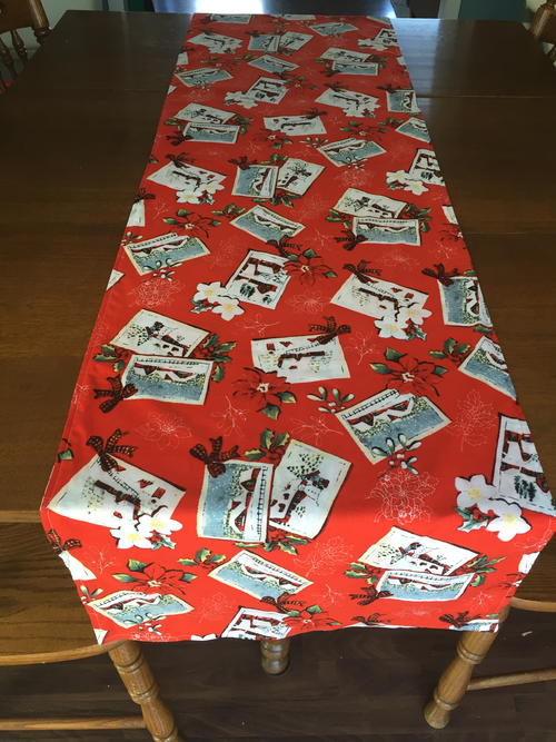 Easy Christmas Table Runner Tutorial