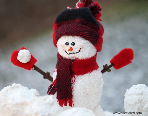 Snowball Fight Snowman Crafts | FaveCrafts.com