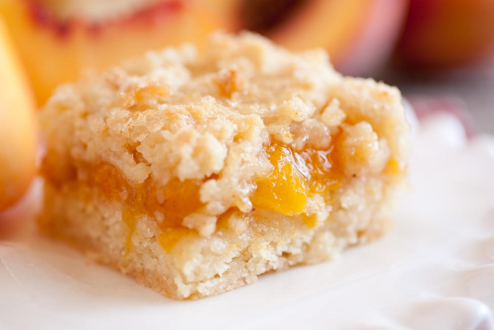 Peach Cobbler Crumb Bars