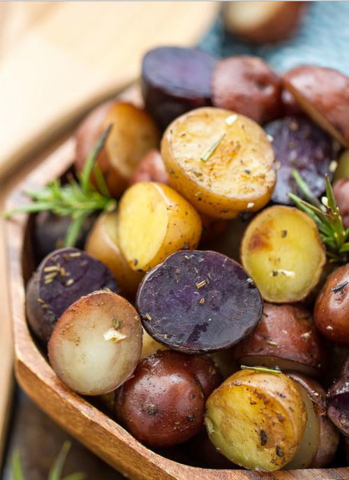 Slow Cooker Garlic Rosemary Potatoes