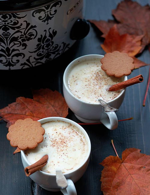 Slow Cooker Gingerbread Pumpkin Lattes