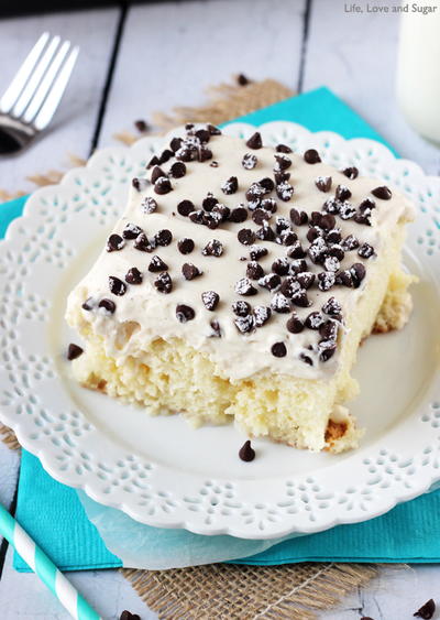 Cannoli Poke Cake