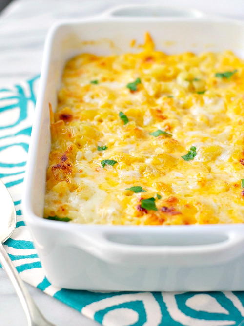 Dump and Bake Overnight Mac and Cheese | FaveSouthernRecipes.com