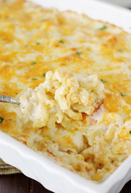 baked macaroni with cheese sauce