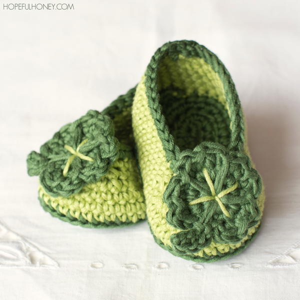 St Patrick's Day Shamrock Crochet Baby Booties _1