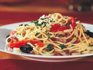 Spicy Spaghetti with Peppers and Olives