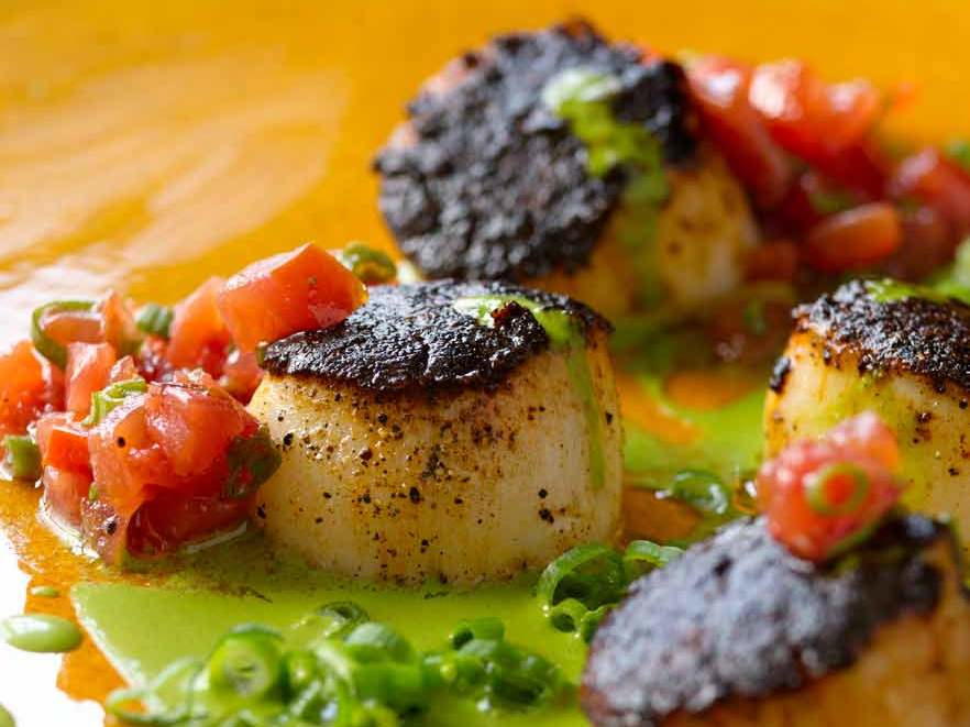 Blackened Sea Scallops Green Onions Roasted Tomatoes Cookstr Com Blackened Sea Scallops Green Onions Roasted Tomatoes Cookstr Com