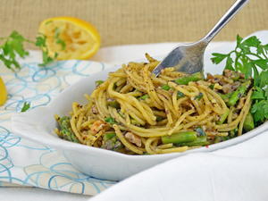 Scampi Pasta with Asparagus and Walnuts