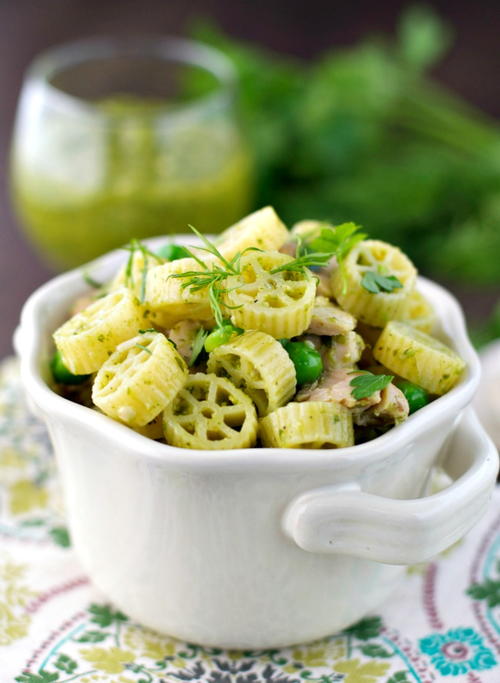 4-Ingredient Spring Pesto Pasta | FaveHealthyRecipes.com