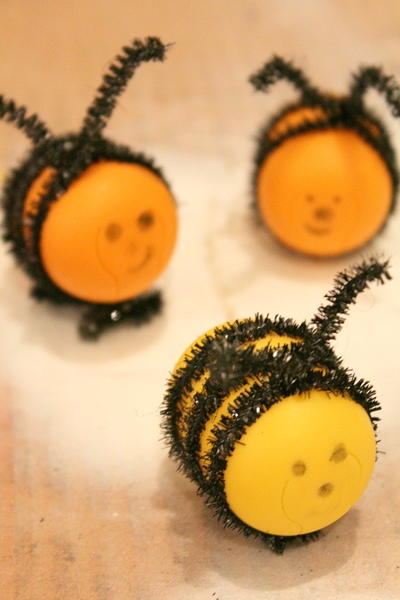 DIY Bees from Kinder Egg Shells