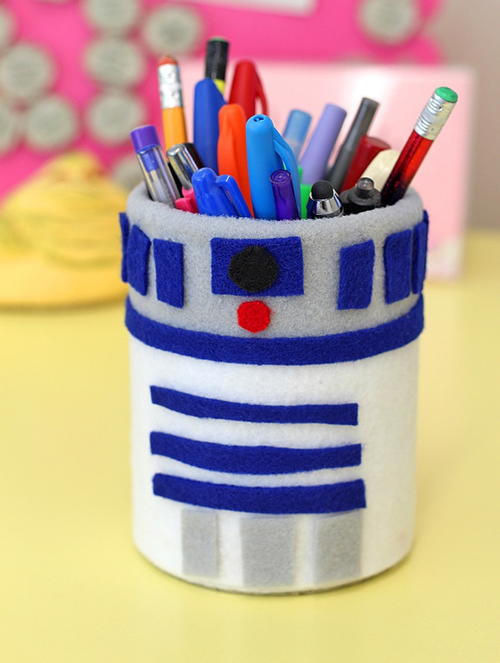 R2D2-Inspired DIY Pencil Holder