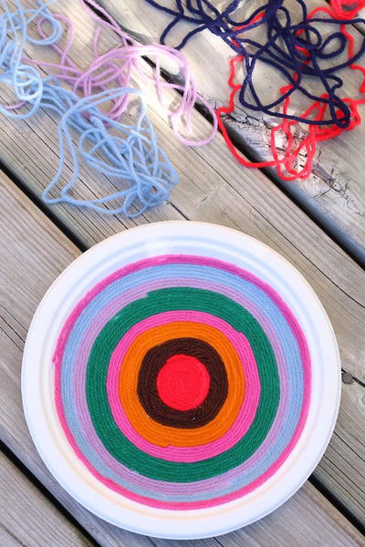 Yarn paper omg plate plates simple crafts OMG Color Yarn Art | AllFreeKidsCrafts.com
