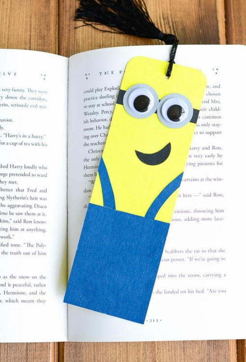 Minion Crafts DIY Bookmark