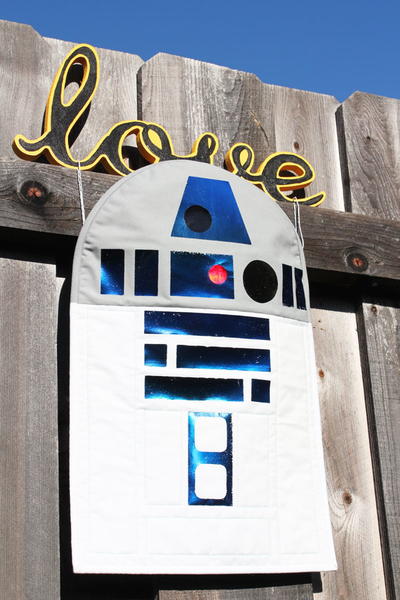R2D2 Wall Hanging Quilt