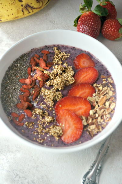 Berry Quinoa Smoothie Bowl