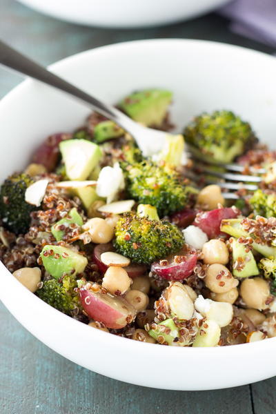 Quinoa and Roasted Broccoli Lunch Bowls