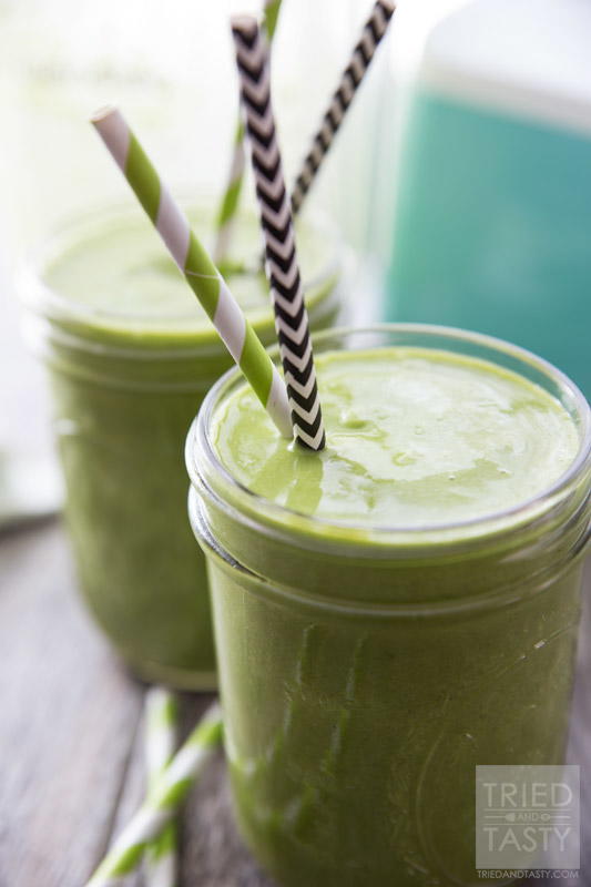 Three Ingredient Pineapple Green Smoothie | RecipeLion.com