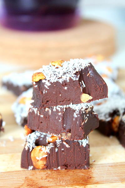 Super Easy 2 Ingredients Fudge