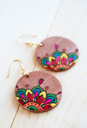 How To Paint Your Diy Jewelry Pieces Allfreejewelrymaking Com How To Paint Your Diy Jewelry Pieces Allfreejewelrymaking Com