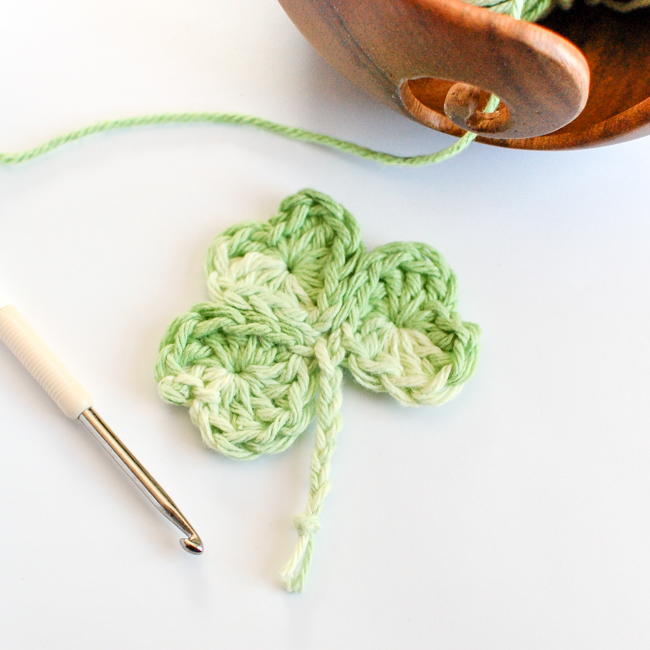 Crochet Four Leaf Clover Keychain  Crochet clover, Diy crochet, Crochet  patterns