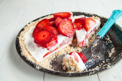 Dreamy No-Bake Strawberry Cream Pie