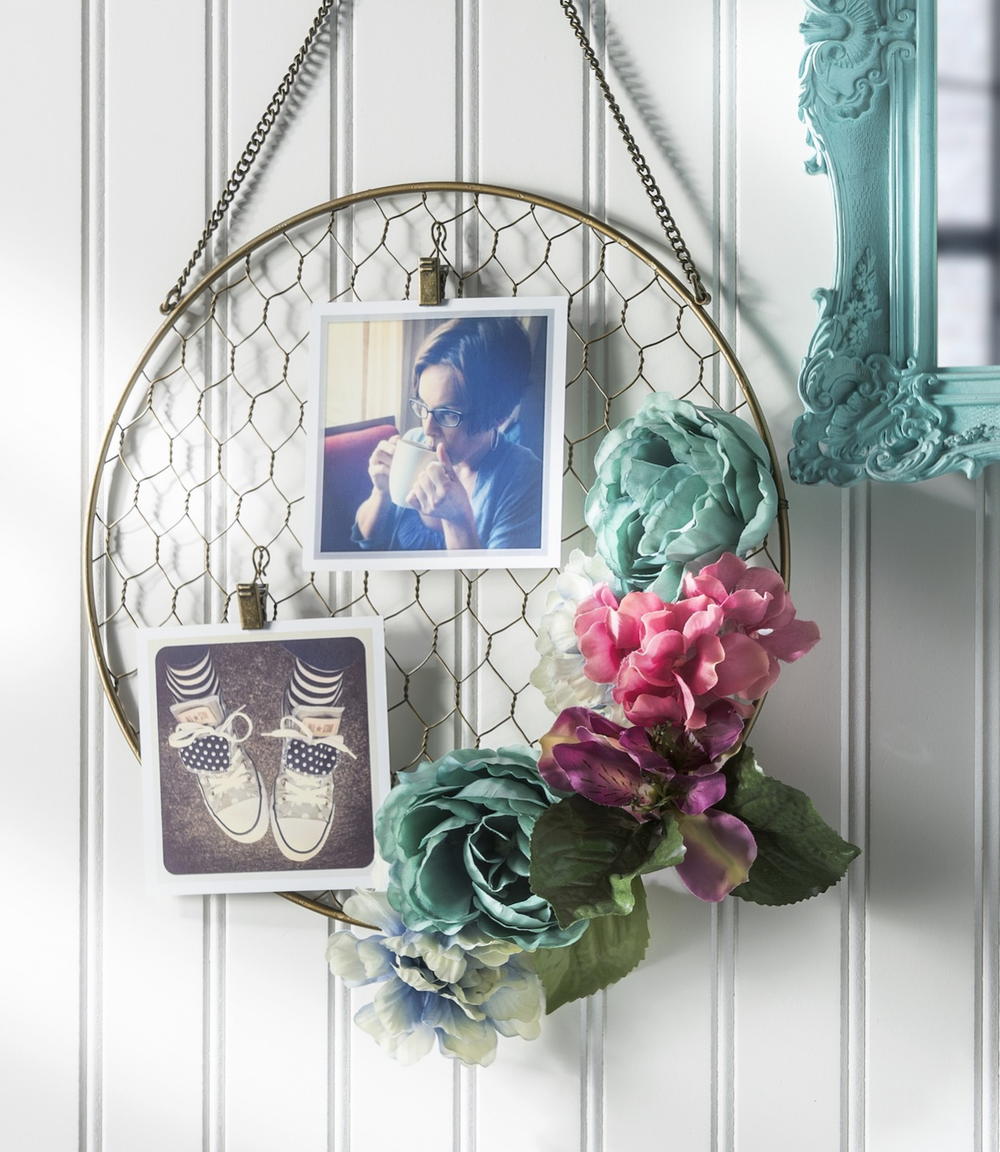 Time Capsule DIY Picture Frame | AllFreeHolidayCrafts.com