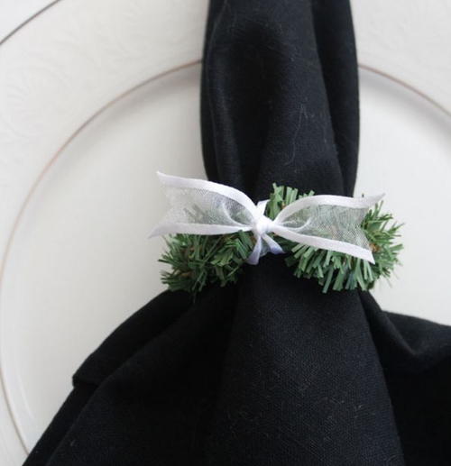 Easy Wreath DIY Napkin Rings