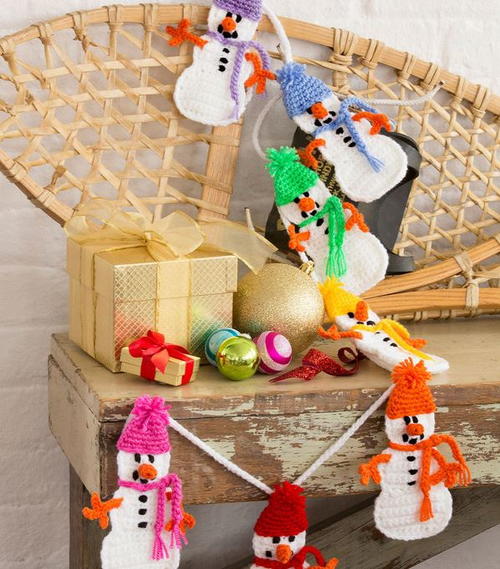 Crocheted Snowmen DIY Garland