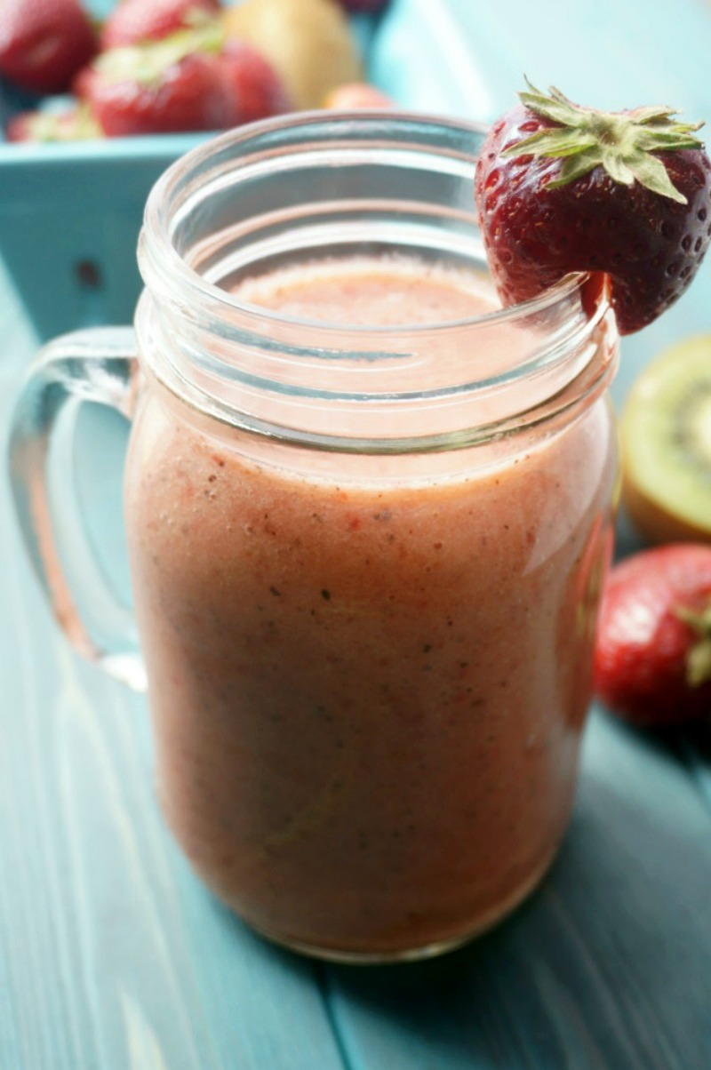 Strawberry Kiwi Smoothie | FaveHealthyRecipes.com