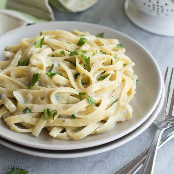 Light Pesto Spinach Alfredo Sauce