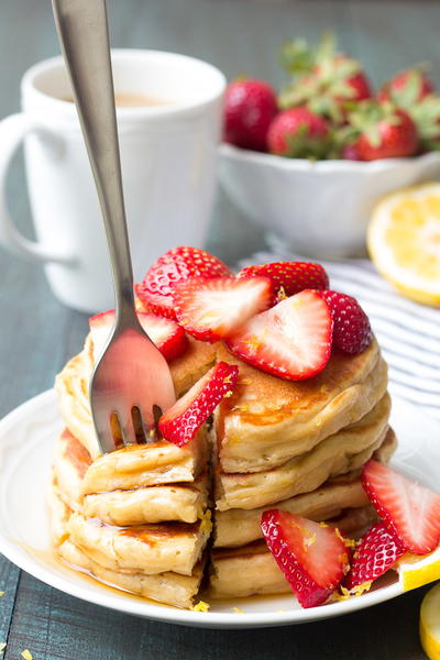 Lemon Greek Yogurt Pancakes