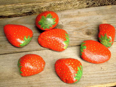 Painted Strawberry Rock Crafts