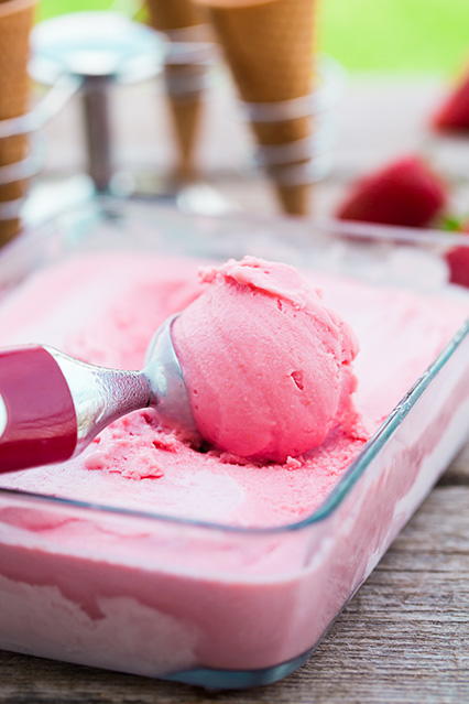 Scrumptious Strawberry Frozen Yogurt Recipe