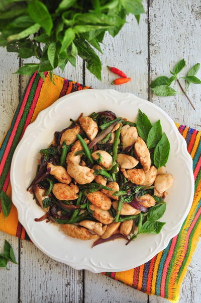 Thai Sauted Chicken With Basil Leaves