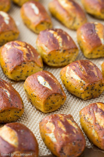 Lemon Poppy Seed Soft Pretzel Bites 