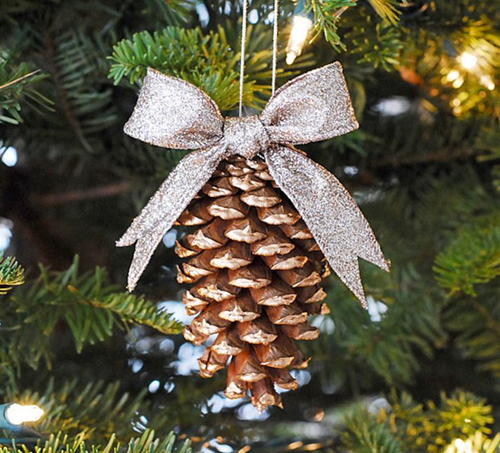 Download Free 22 Pine Cone Crafts For Christmas Allfreechristmascrafts Com PSD Mockup Template