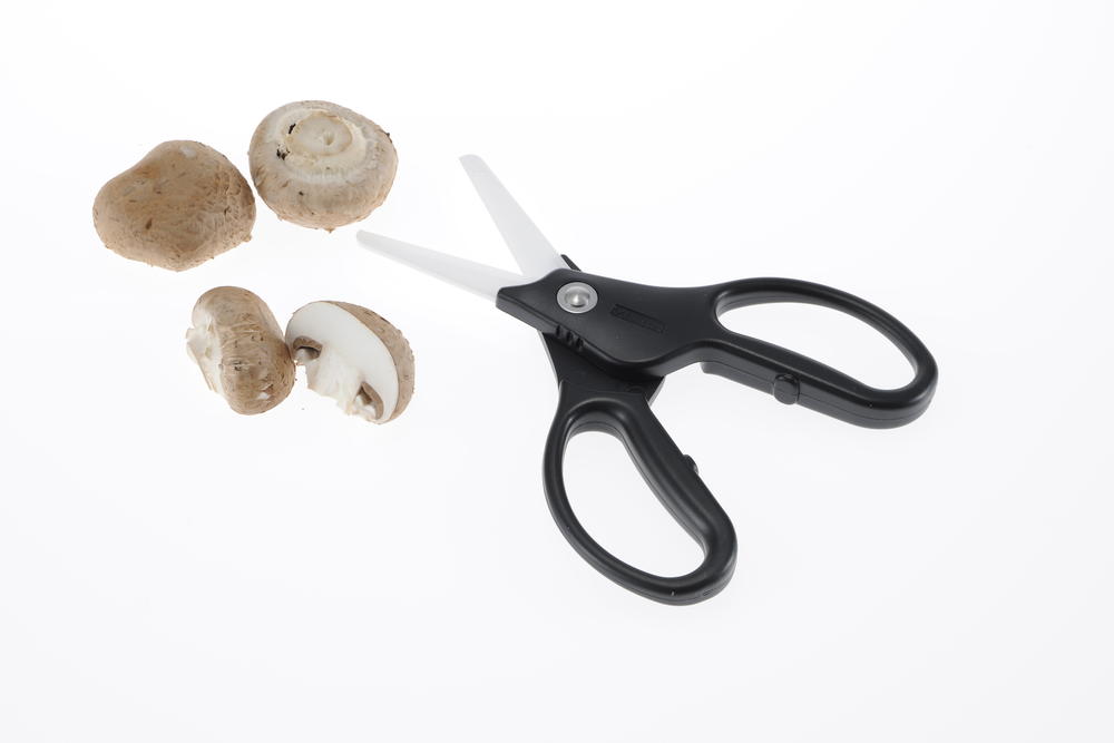 KYOCERA > Ceramic scissors are rust-proof, lightweight, non