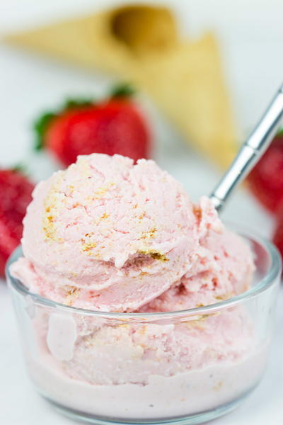 Strawberry Cheesecake Frozen Yogurt