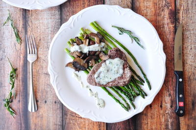 30-Minute Perfectly Broiled Steak & Vegetables With Bearnaise