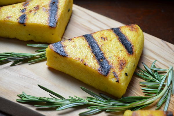 Easy Garlicky Grilled Polenta 