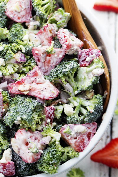 Creamy Strawberry Broccoli Salad