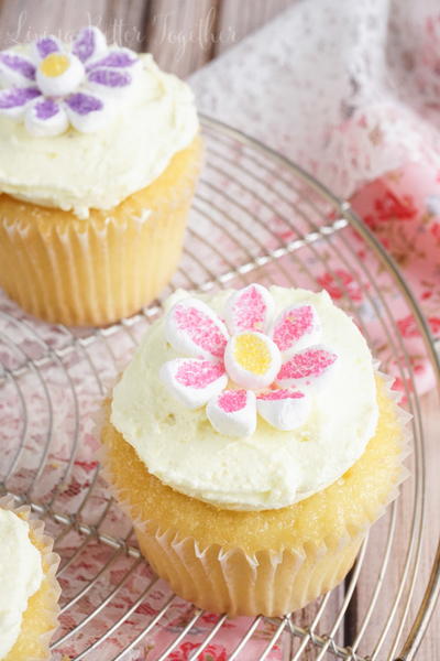 May Flowers Lemon Cupcakes