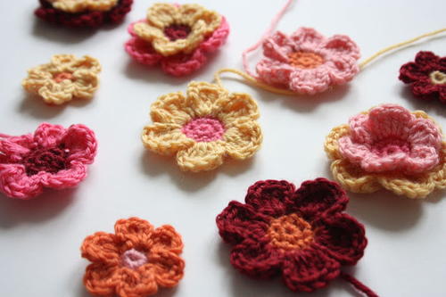 Free How to Crochet a Flower Tutorial