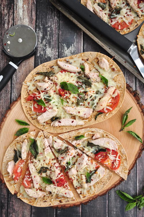 Grilled Chicken Flatbread Pizza | RecipeLion.com