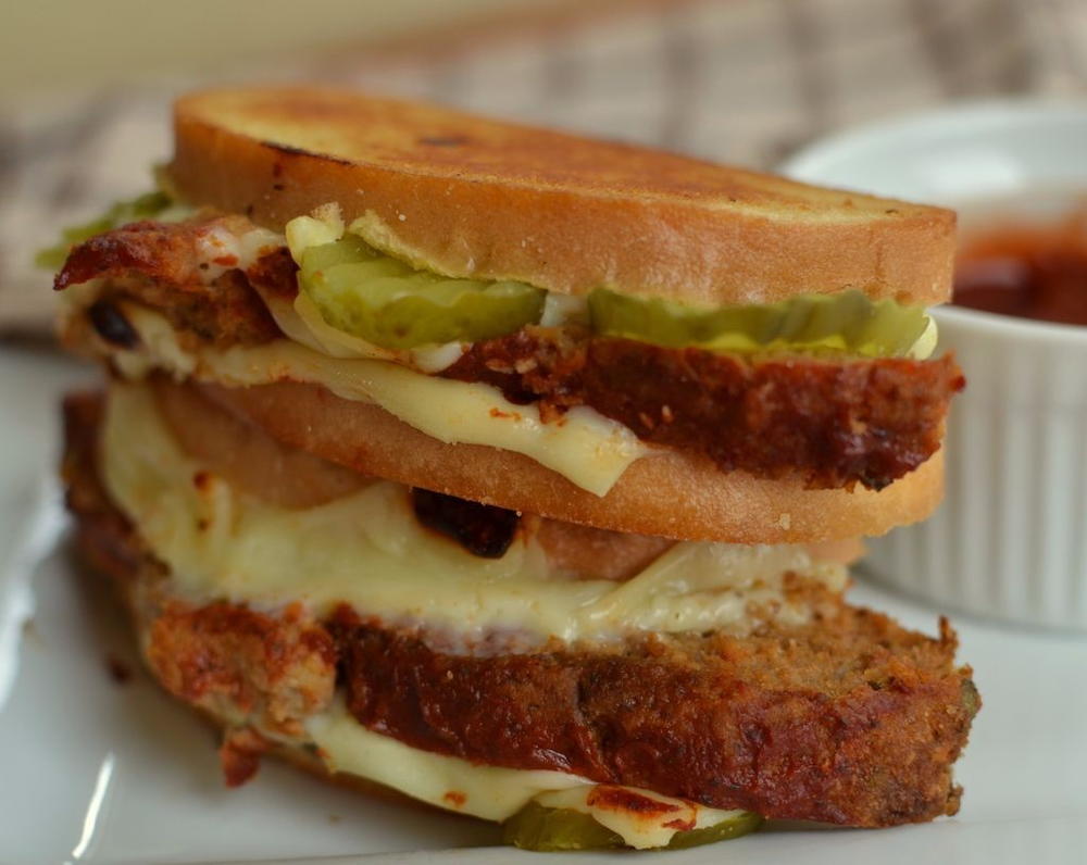 Grilled Meatloaf Sandwich with Chipotle Ketchup 